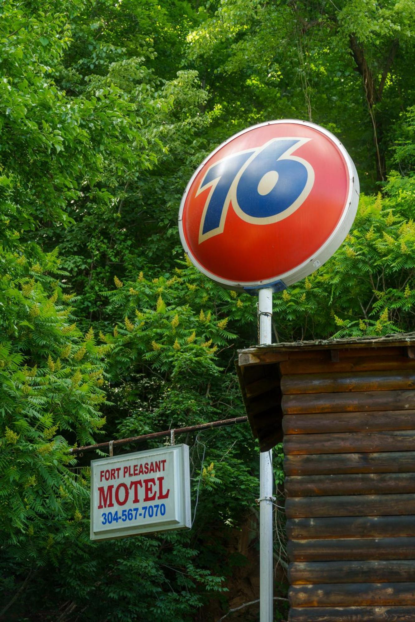 Seneca Pines Lodge Seneca Rocks Екстер'єр фото